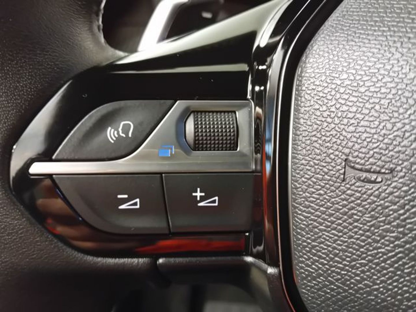 Peugeot 2008 BlueHDi 130 S&S Allure Pack EAT8 96 kW (130 CV)