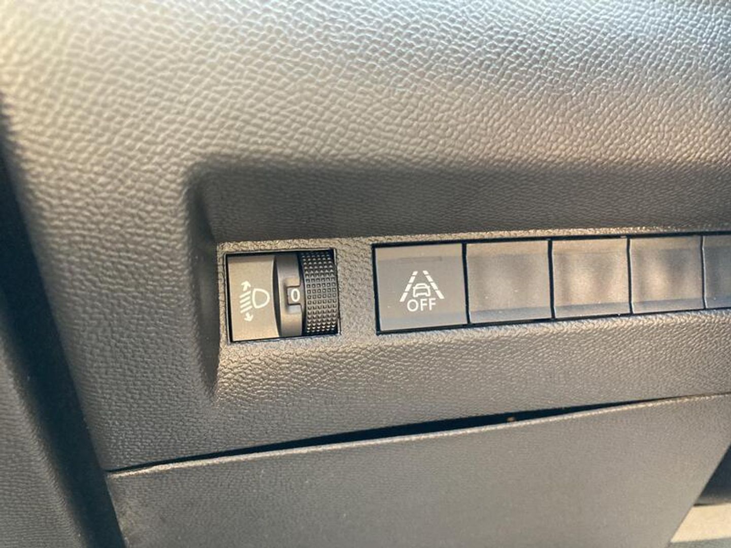 Peugeot 2008 PureTech 130 S&S Allure Pack EAT8 96 kW (130 CV)