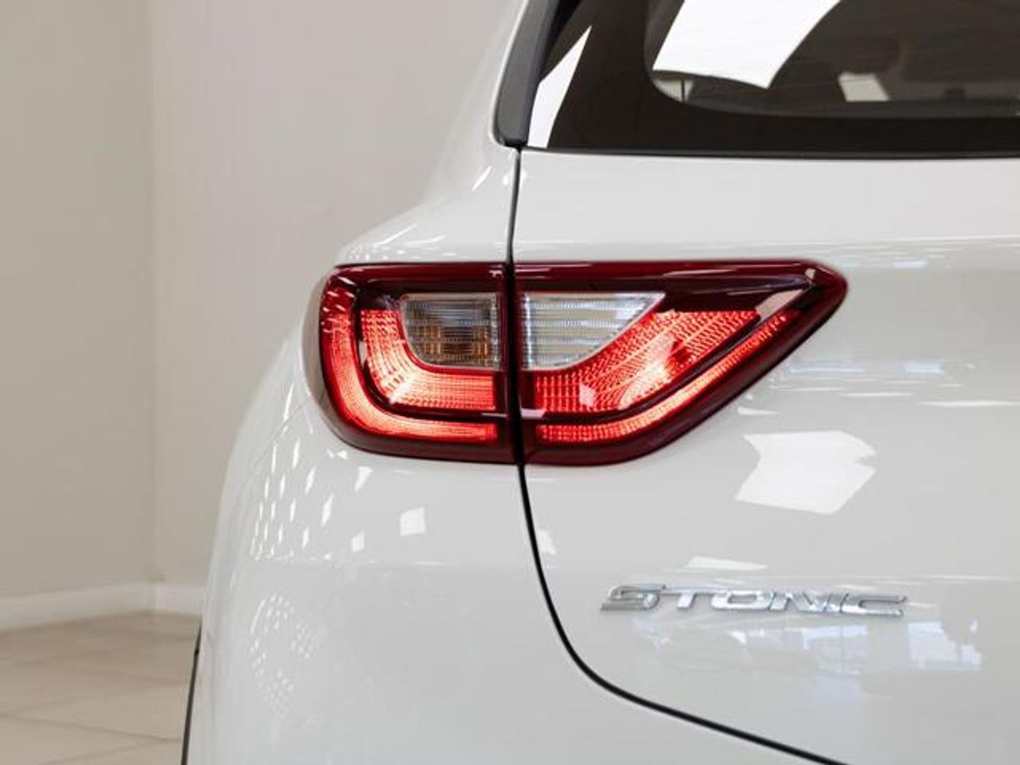 Kia Stonic 1.0 T-GDi MHEV iMT Concept 74 kW (100 CV)