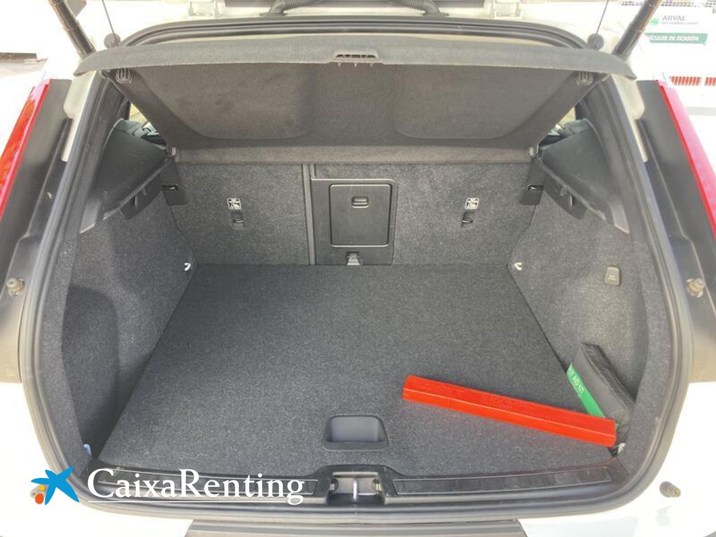 Volvo XC40 T2 Momentum Pro Auto 95 kW (129 CV)