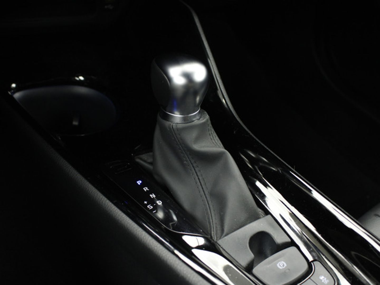 Toyota C-HR 180H Advance 135 kW (184 CV)