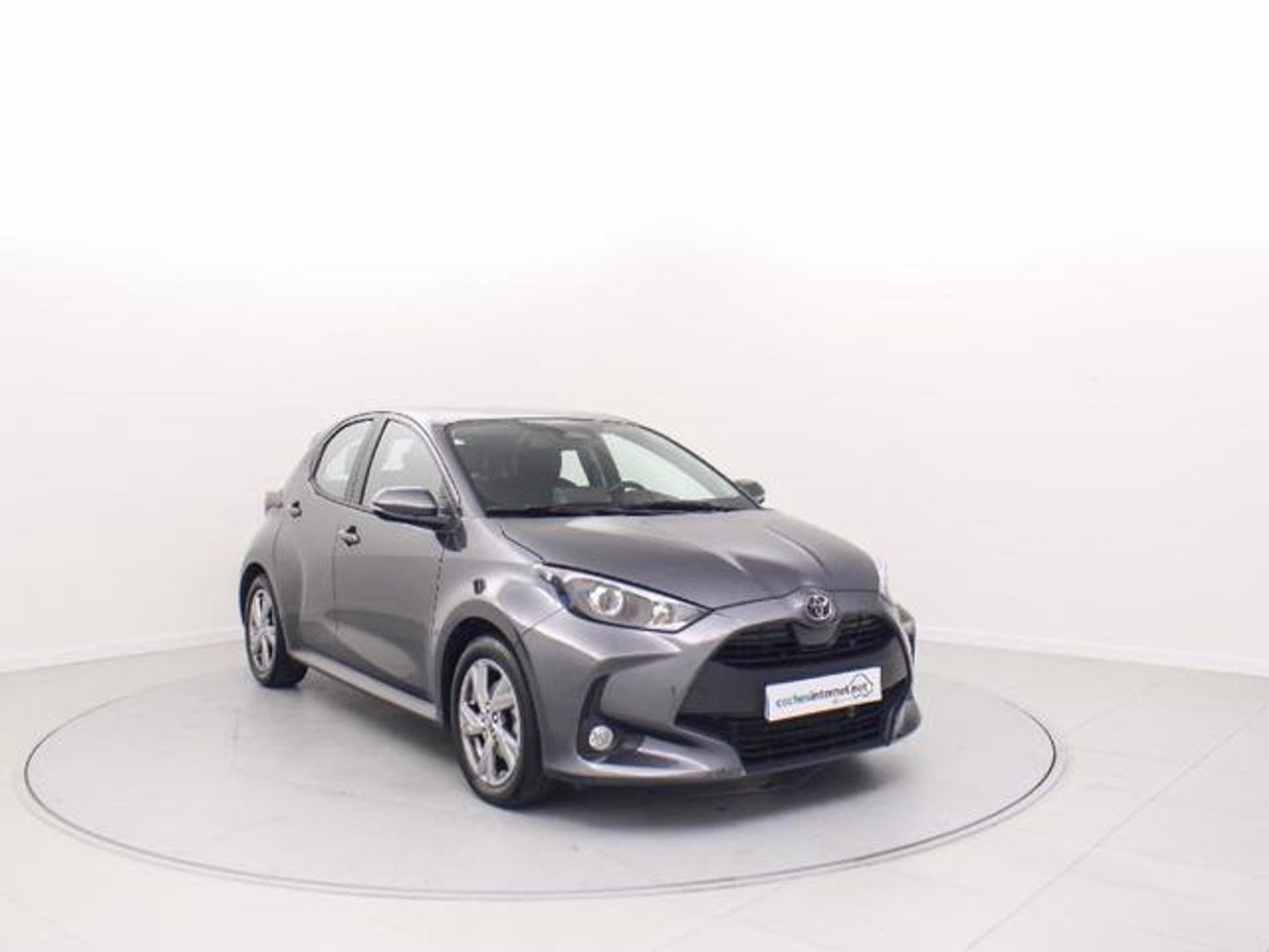 Toyota Yaris 120H Active Plus 85 kW (116 CV) Gris Sedan