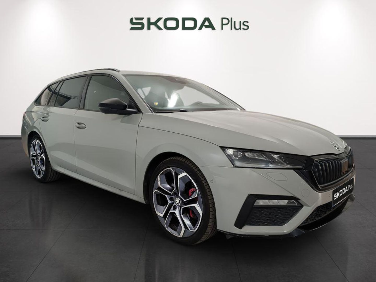 Skoda Octavia Combi 2.0 TSI DSG 180 kW (245 CV) RS Gris Familiar