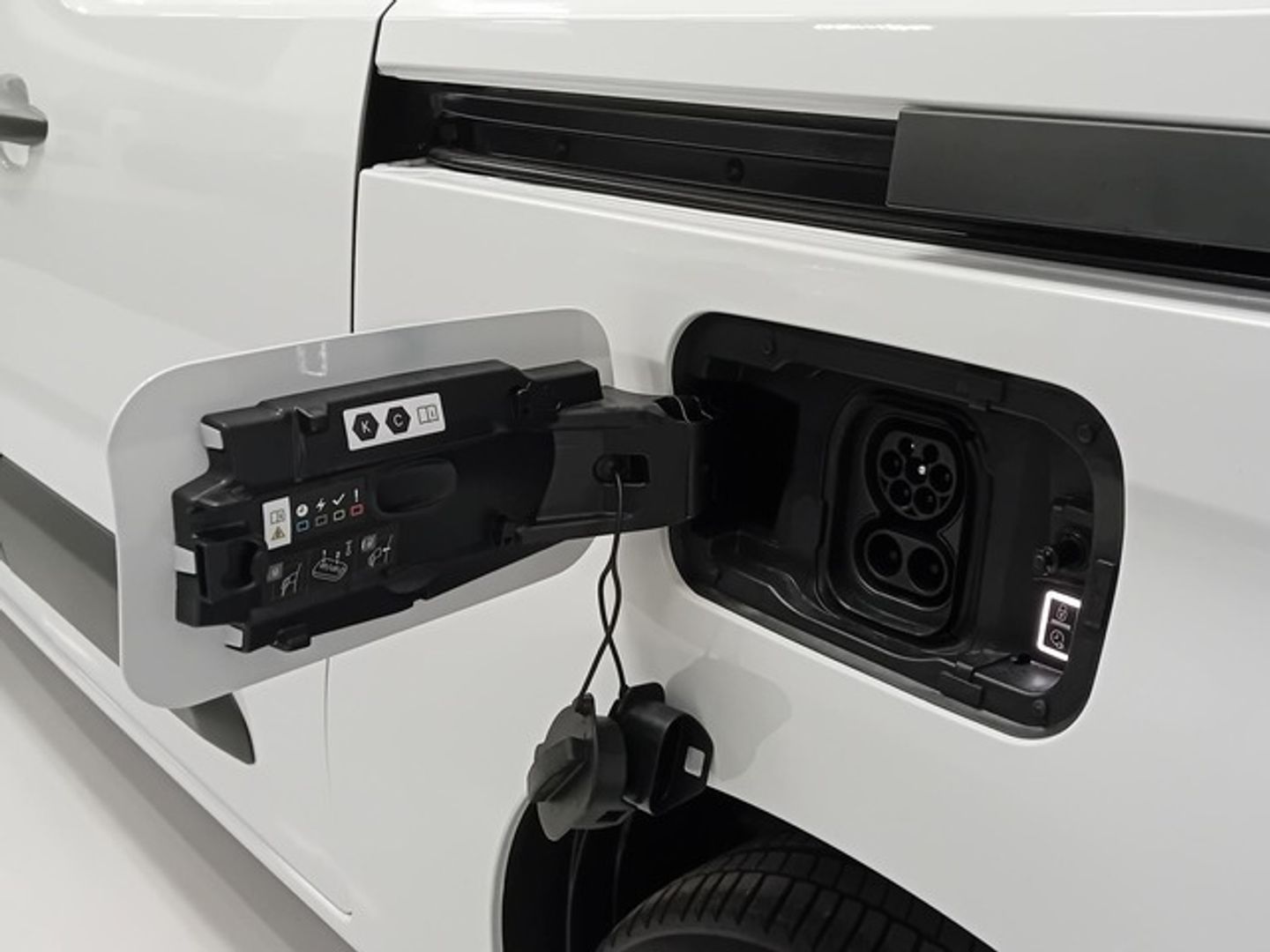 Peugeot e-Partner Long 800kg 100 kW (136 CV)