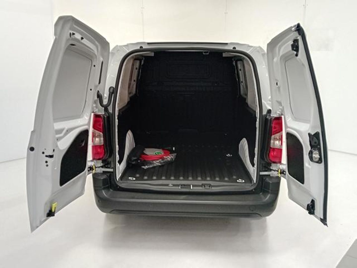 Peugeot e-Partner Long 800kg 100 kW (136 CV)