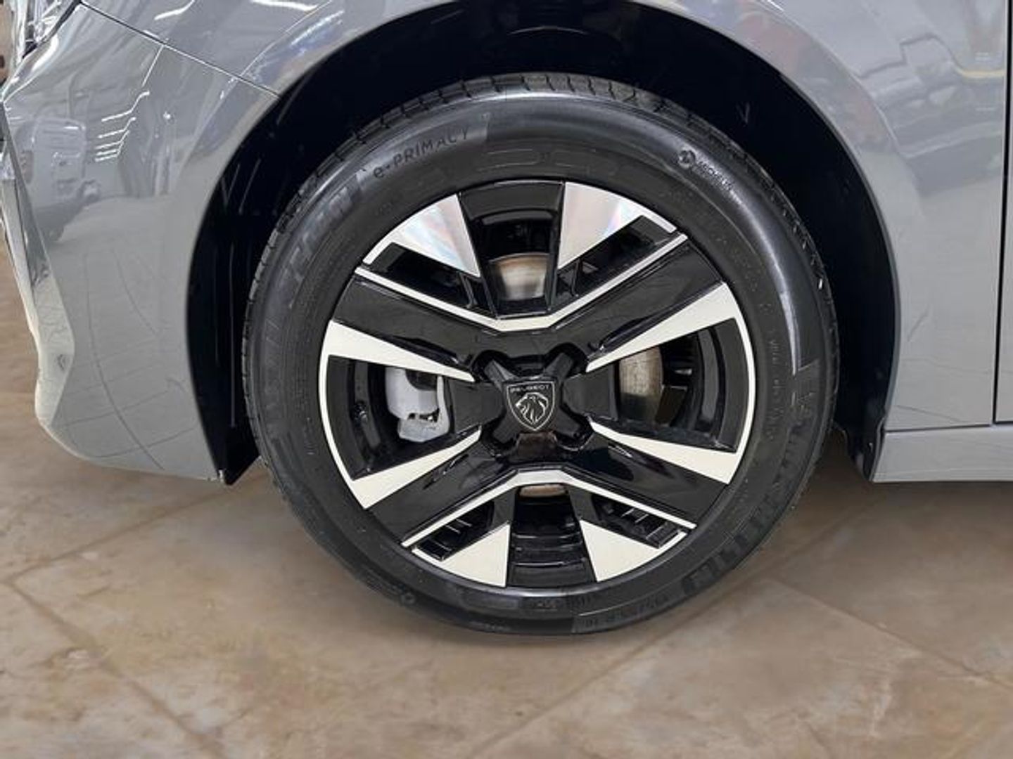 Peugeot 208 Allure Hybrid eDCS6 75 kW (100 CV)