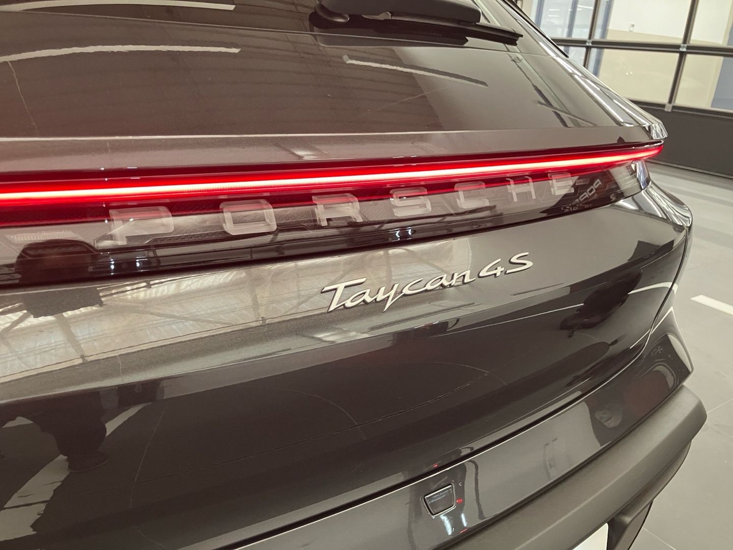 Porsche Taycan 4S Cross Turismo 420 kW (571 CV)