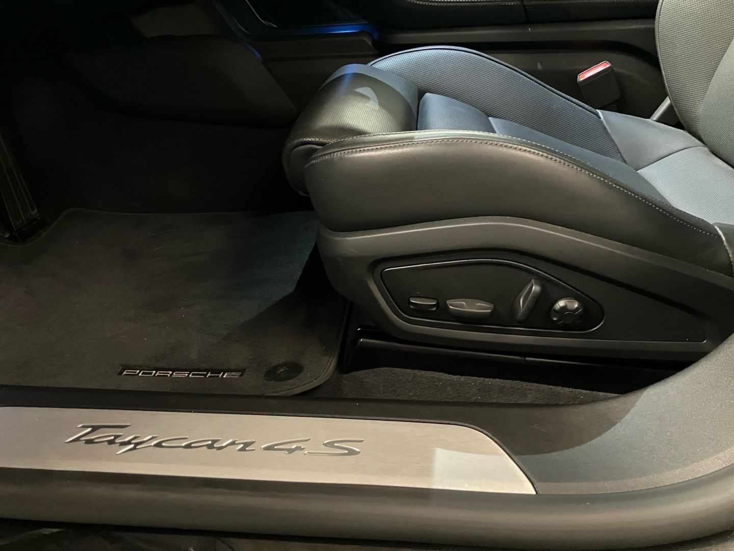 Porsche Taycan 4S Cross Turismo 420 kW (571 CV)