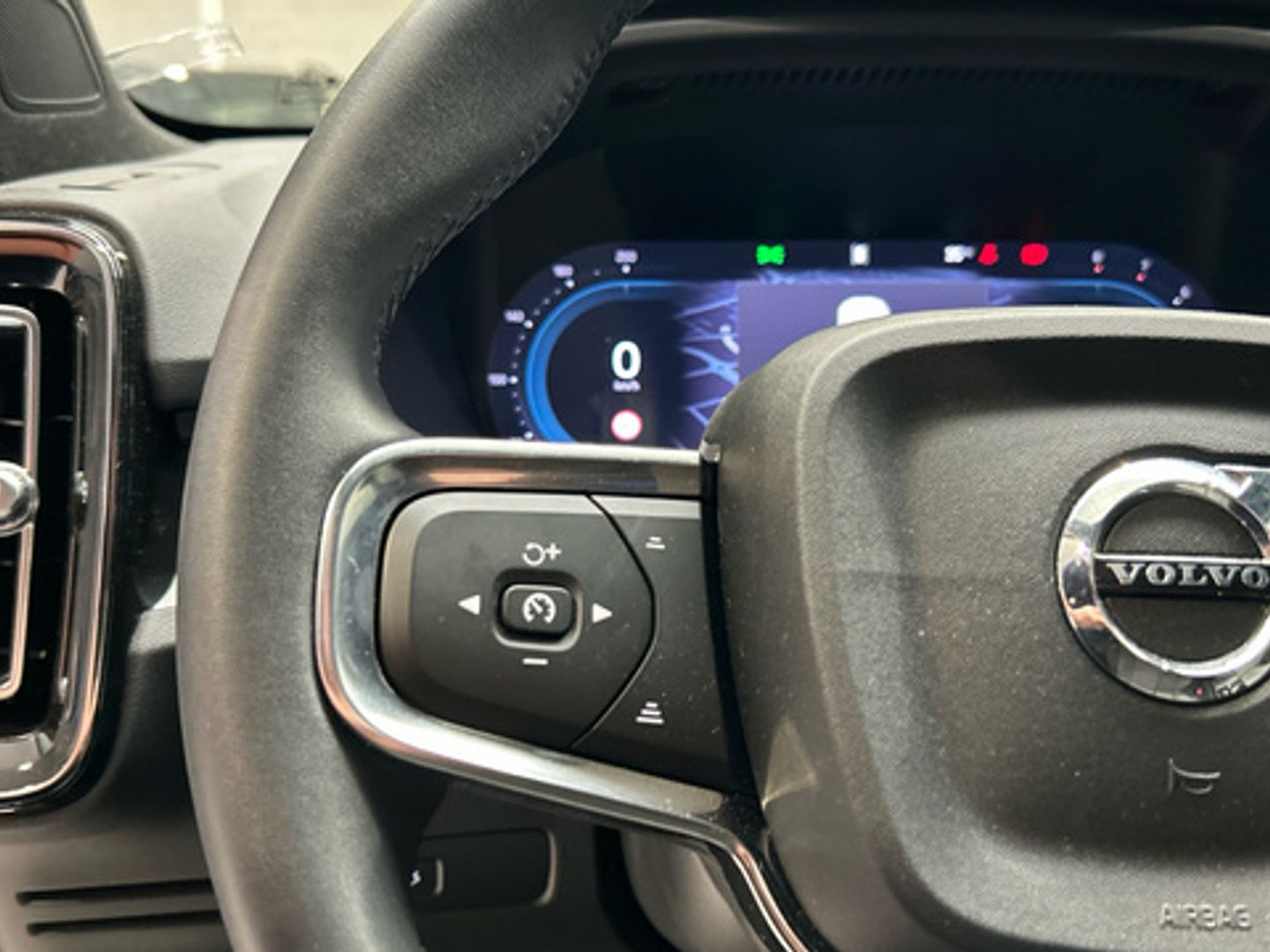 Volvo XC40 B3 G Plus Dark Auto 120 kW (163 CV)