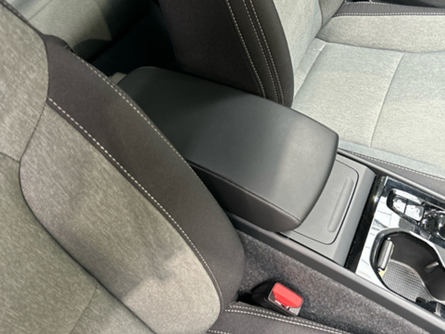 Volvo XC40 B3 G Plus Dark Auto 120 kW (163 CV)