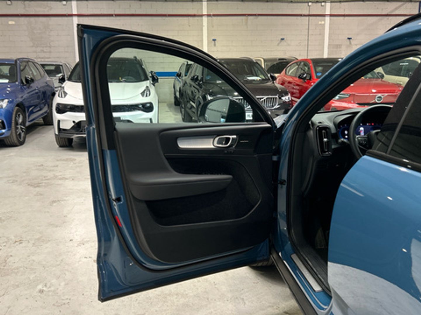 Volvo XC40 B3 G Plus Dark Auto 120 kW (163 CV)