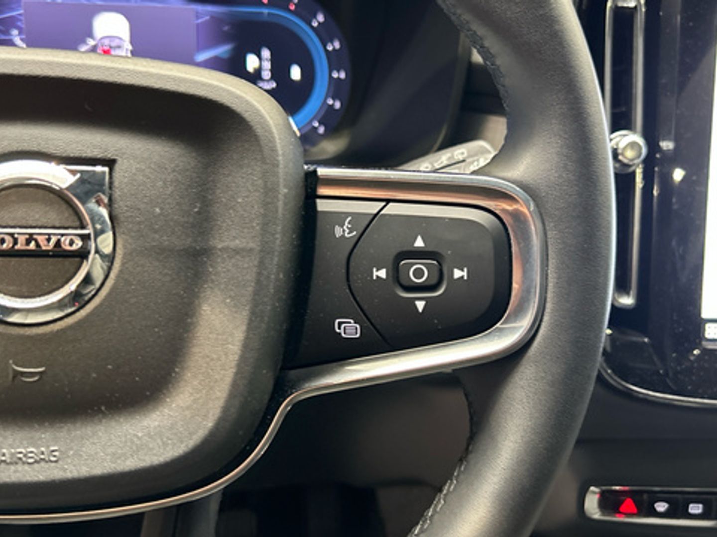 Volvo XC40 B3 G Plus Dark Auto 120 kW (163 CV)