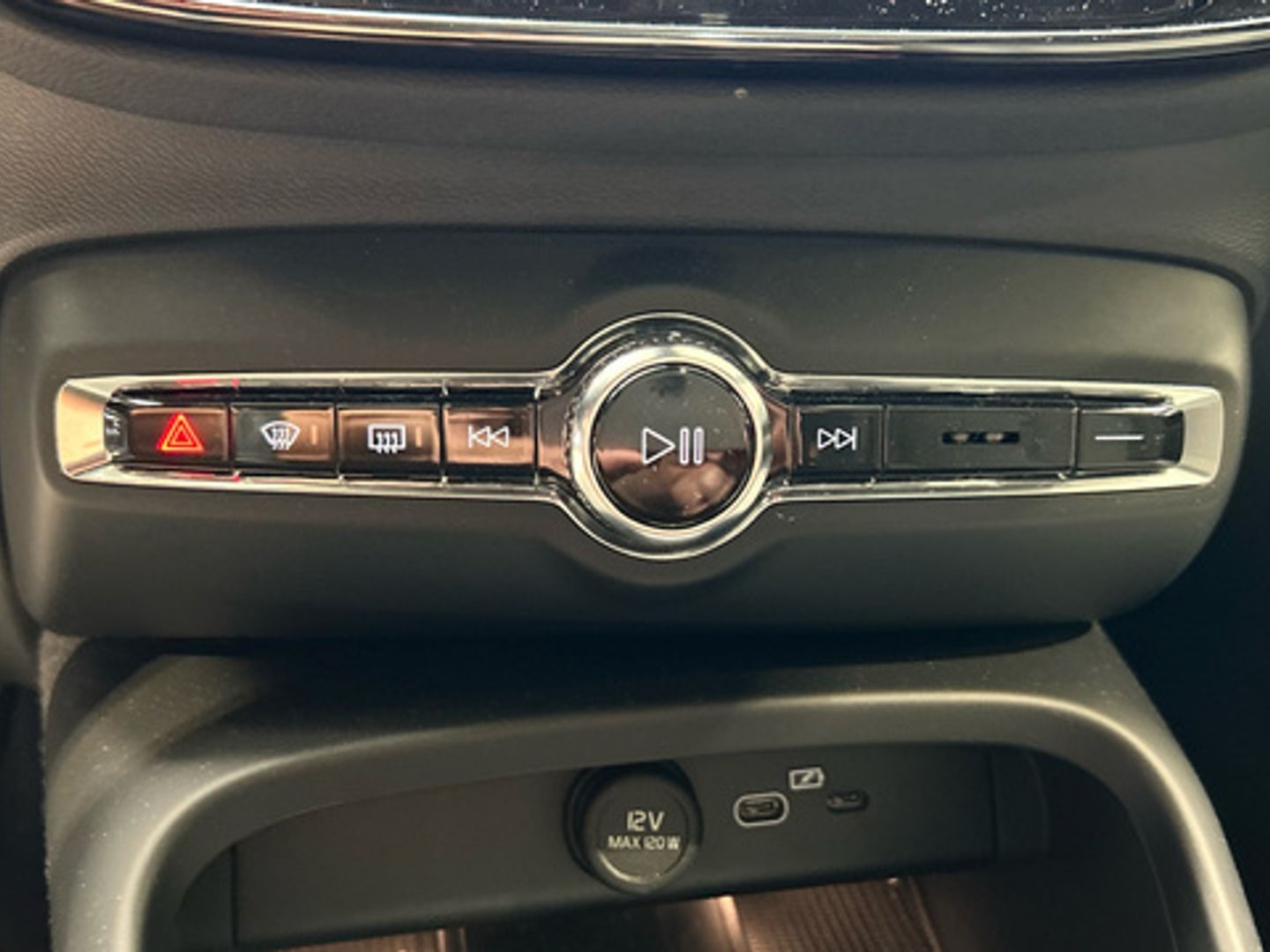 Volvo XC40 B3 G Plus Dark Auto 120 kW (163 CV)