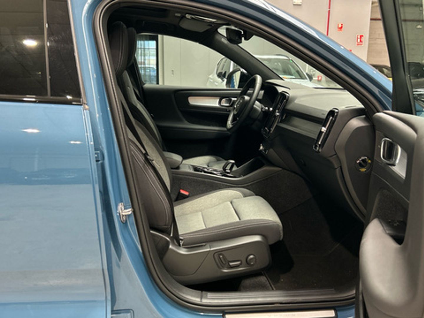 Volvo XC40 B3 G Plus Dark Auto 120 kW (163 CV)