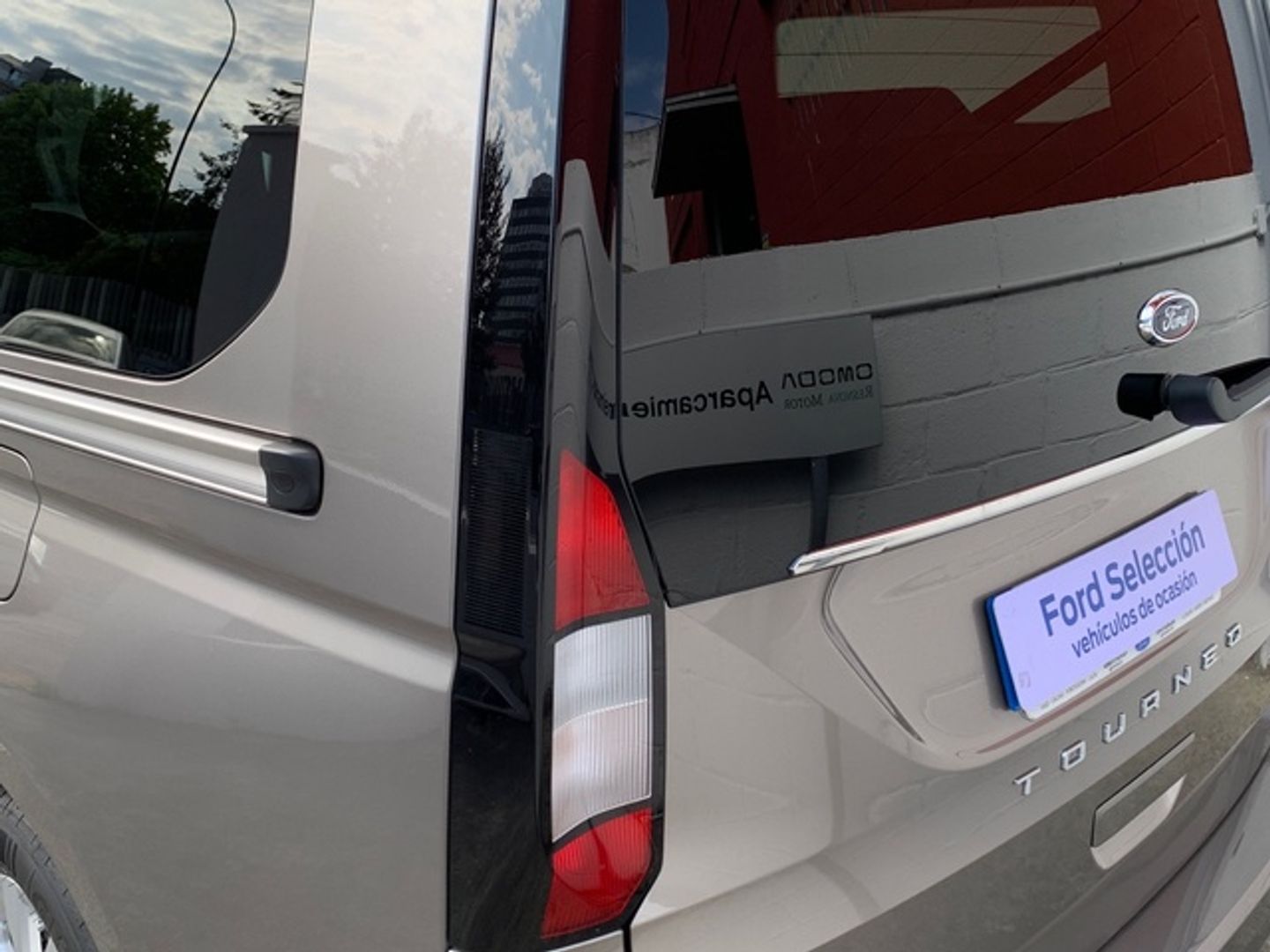 Ford Grand Tourneo Connect 1.5 Ecoboost PHEV Titanium Auto 110 kW (150 CV)