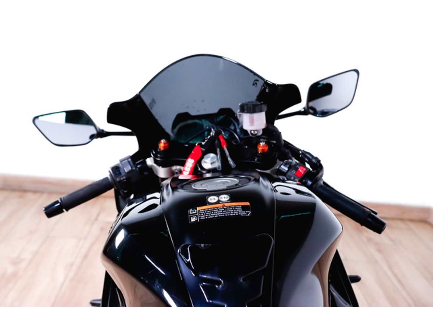 YAMAHA R7