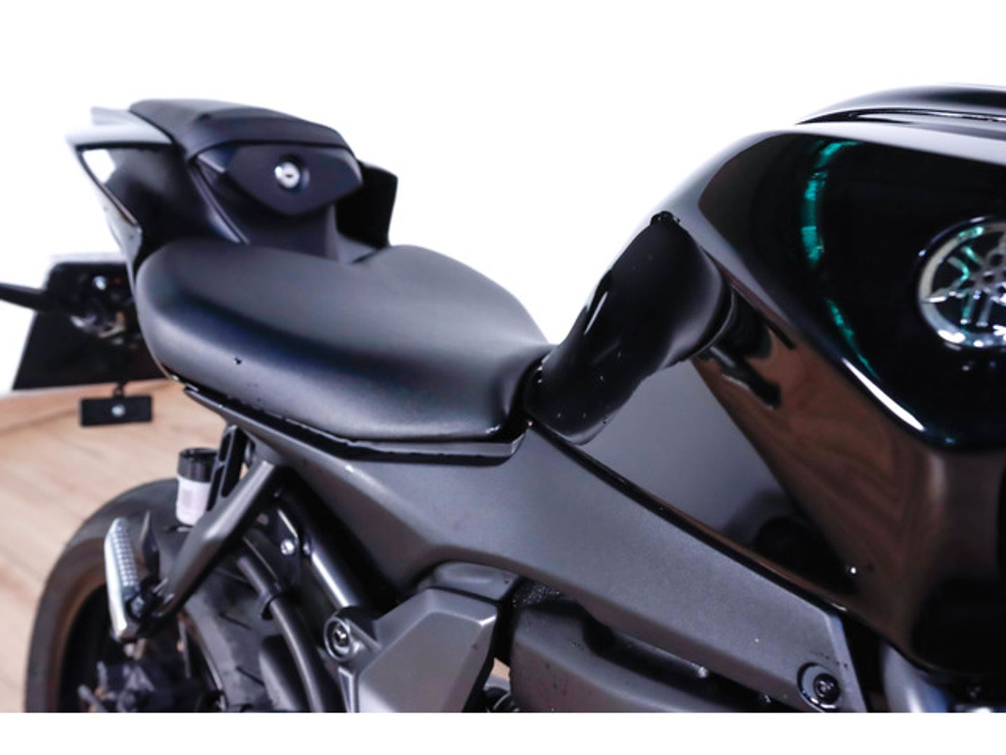 YAMAHA R7