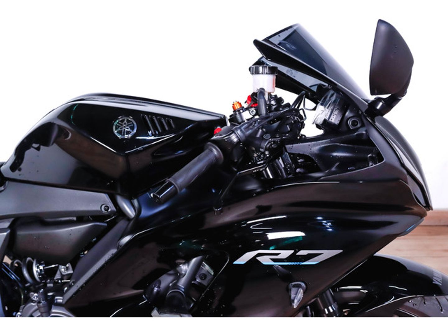 YAMAHA R7