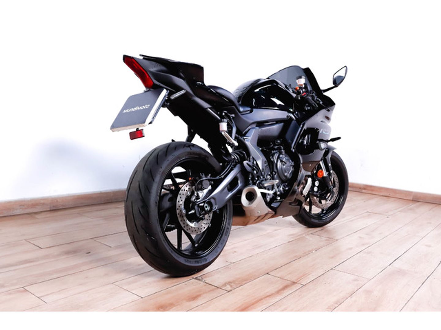 YAMAHA R7