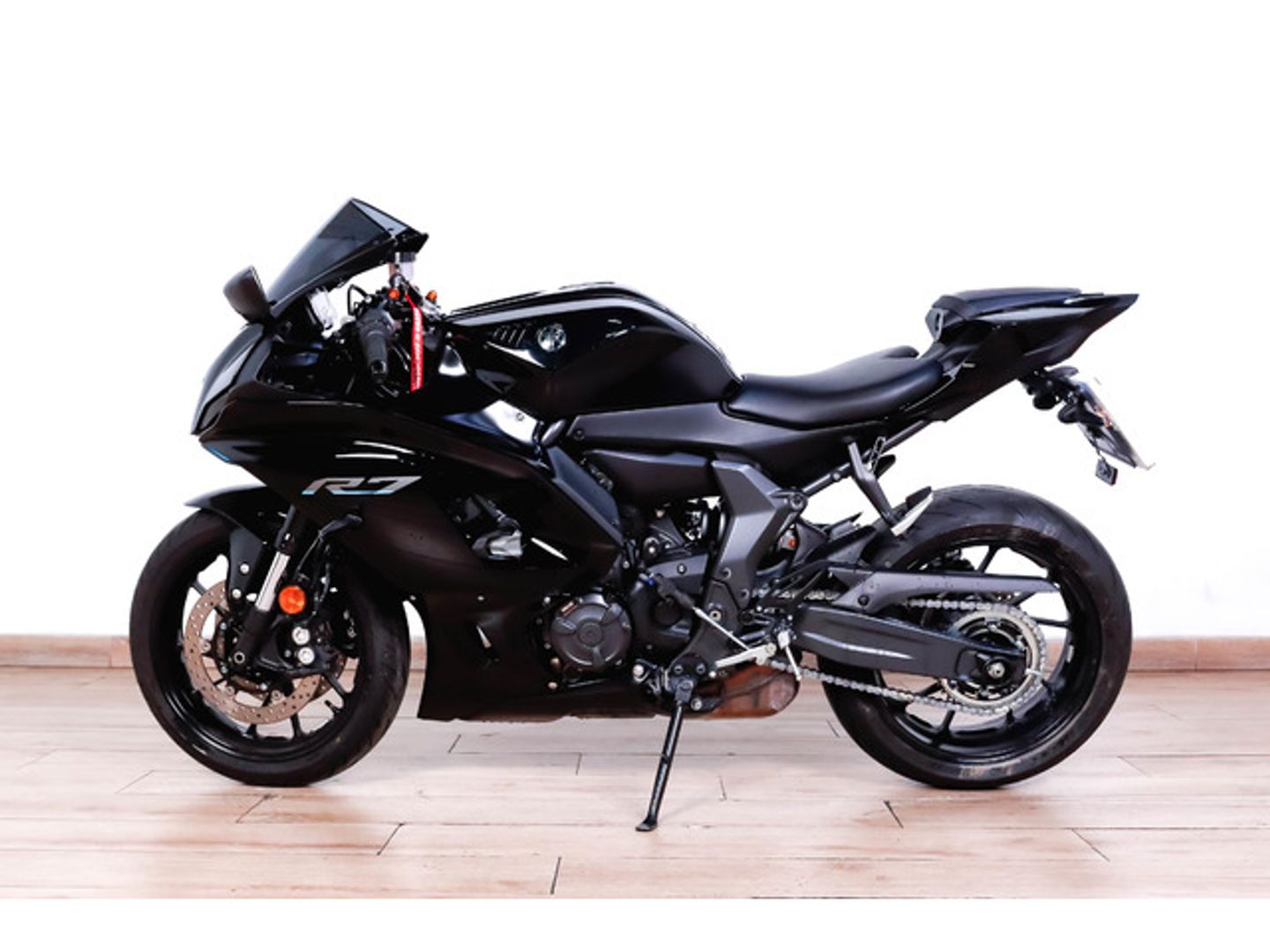 YAMAHA R7