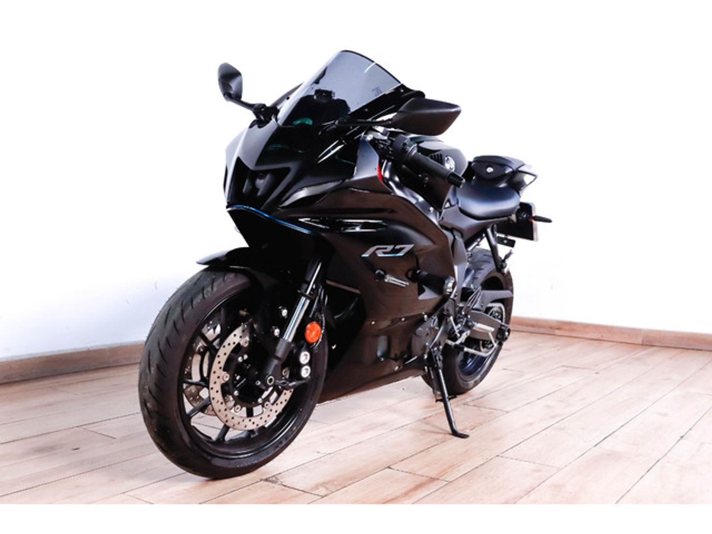 YAMAHA R7