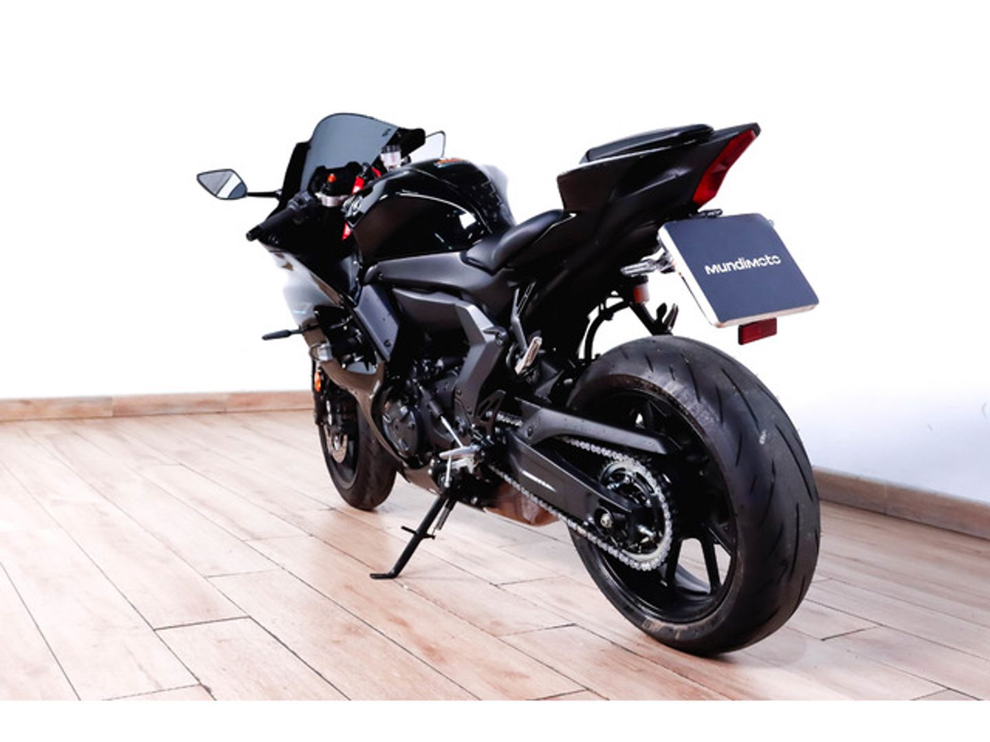 YAMAHA R7