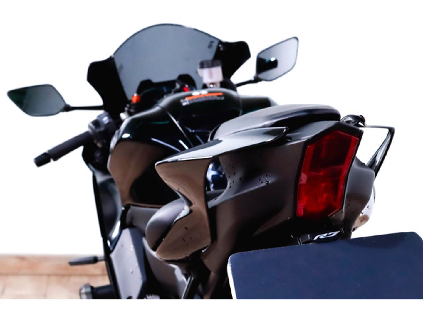 YAMAHA R7