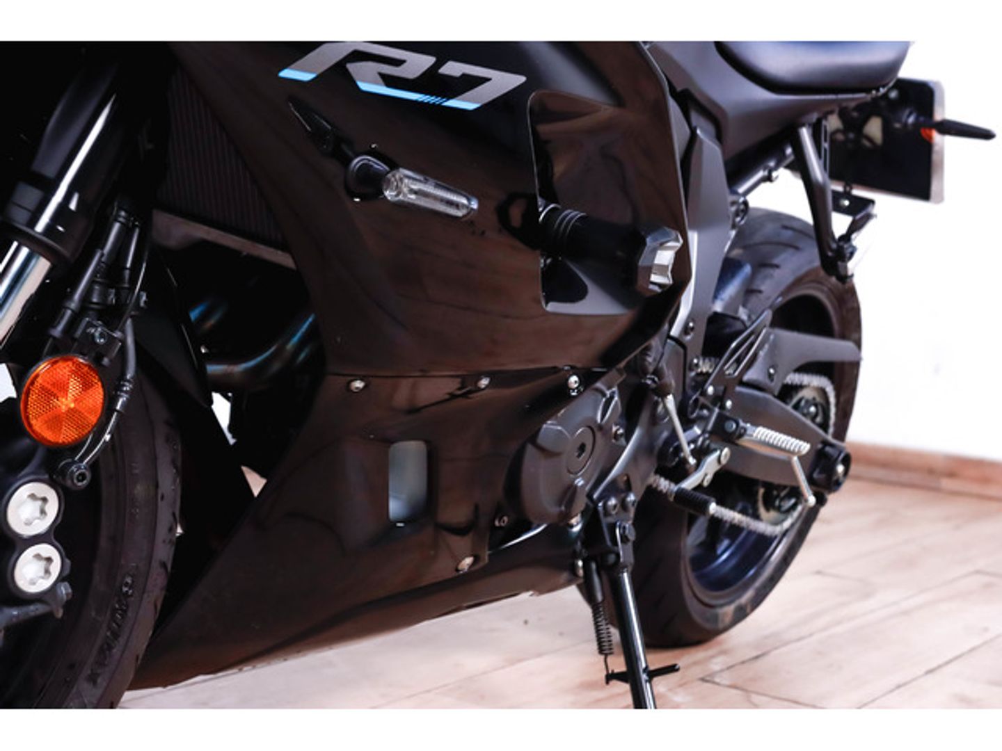 YAMAHA R7