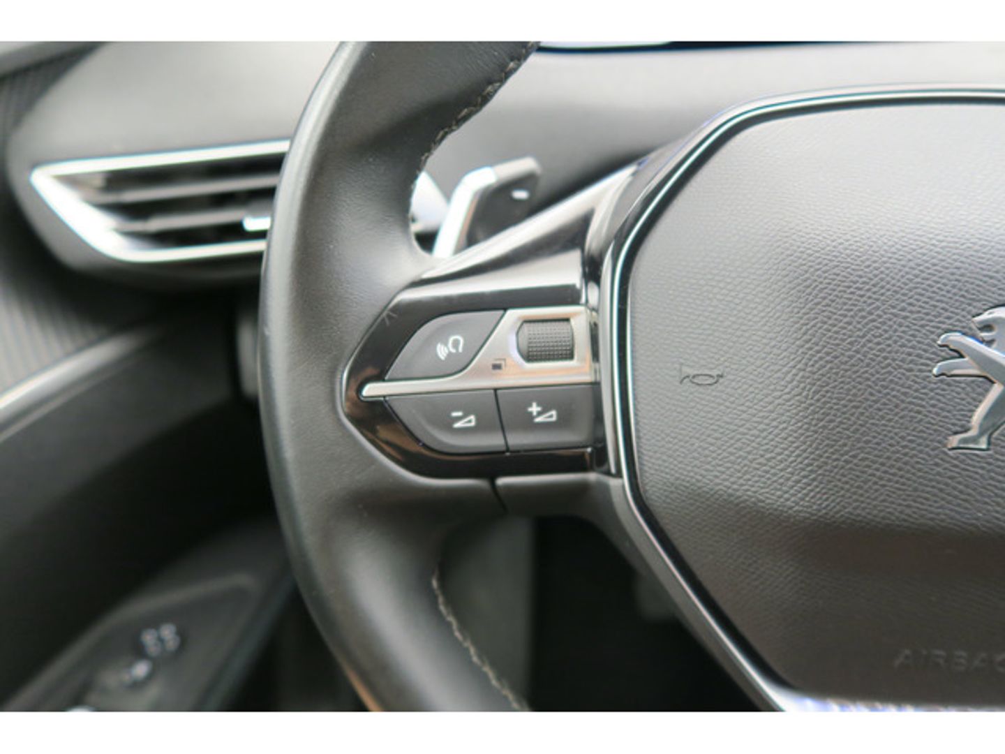 Peugeot 3008 Hybrid 225 Allure e-EAT8 165 kW (225 CV)