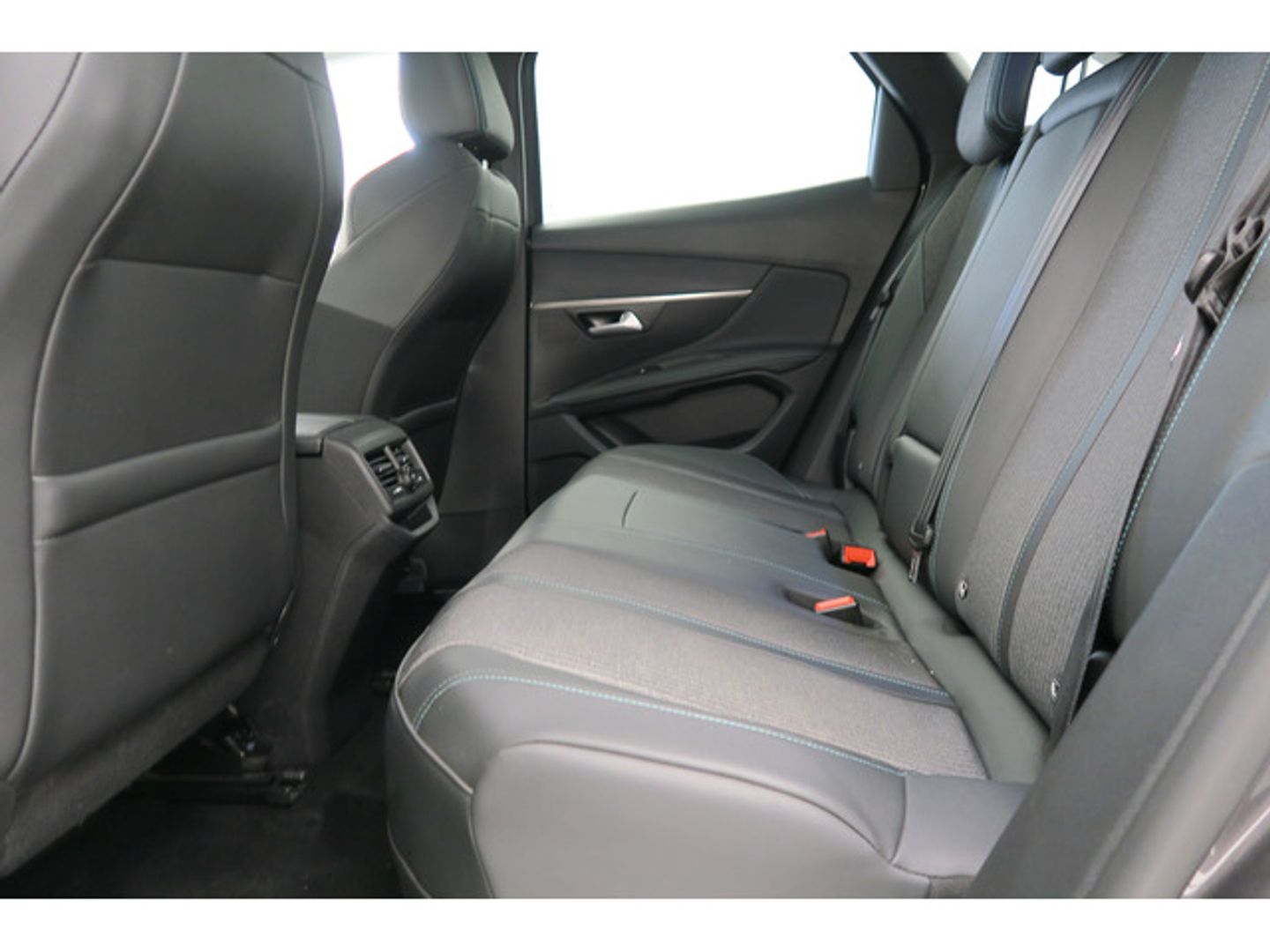 Peugeot 3008 Hybrid 225 Allure e-EAT8 165 kW (225 CV)
