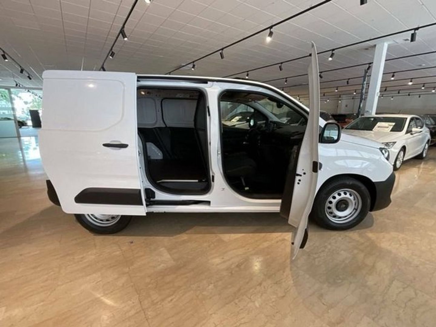 Peugeot e-Partner Electico 100 kW Standard 800kg 100 kW (136 CV)