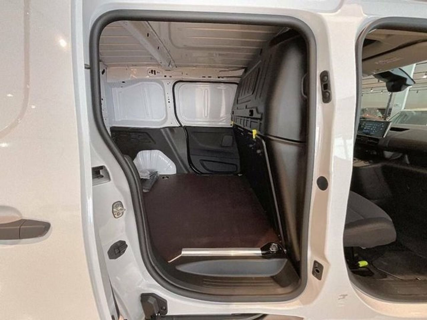 Peugeot e-Partner Electico 100 kW Standard 800kg 100 kW (136 CV)