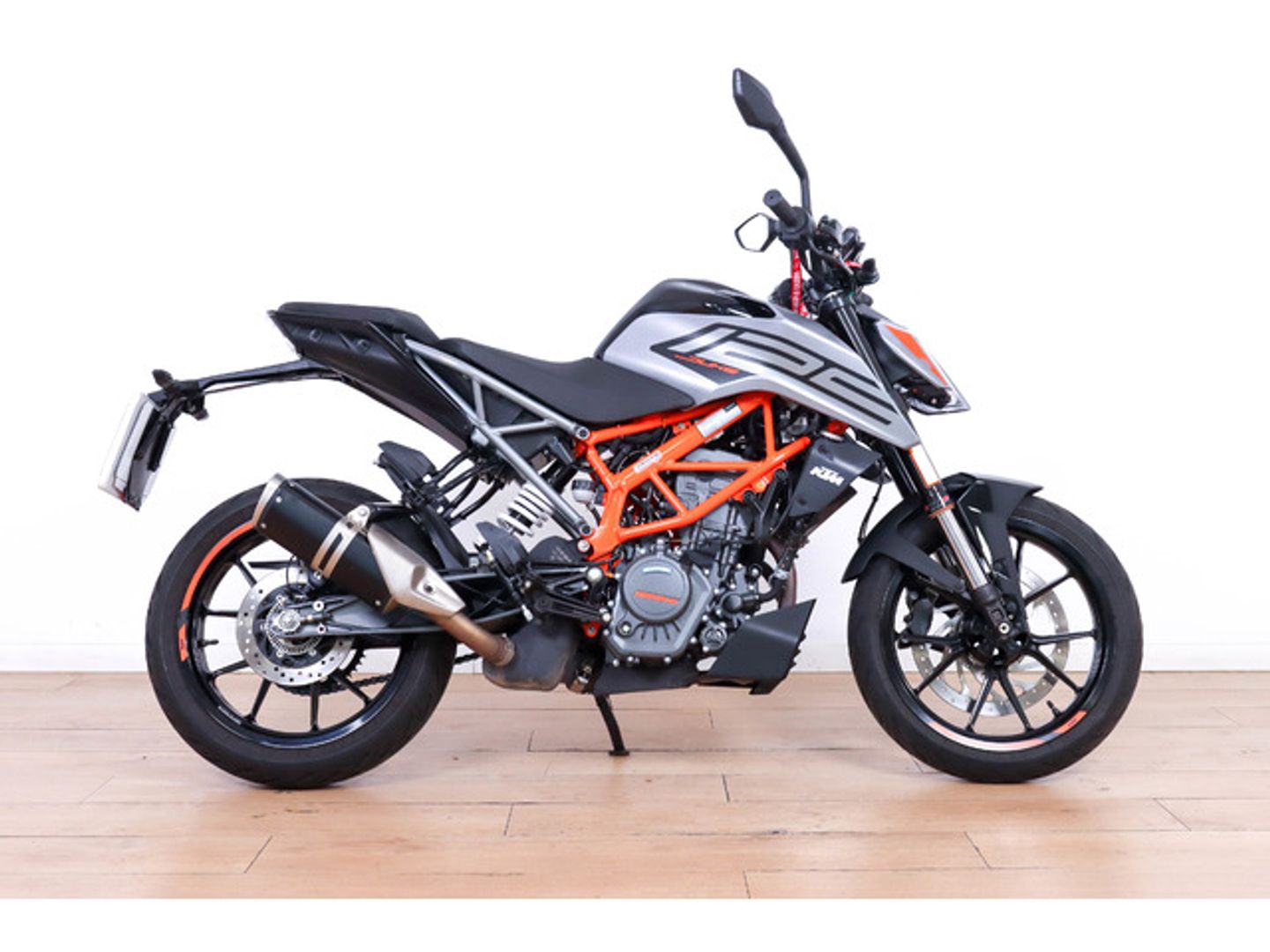 KTM Duke 125 Gris Motorcycle