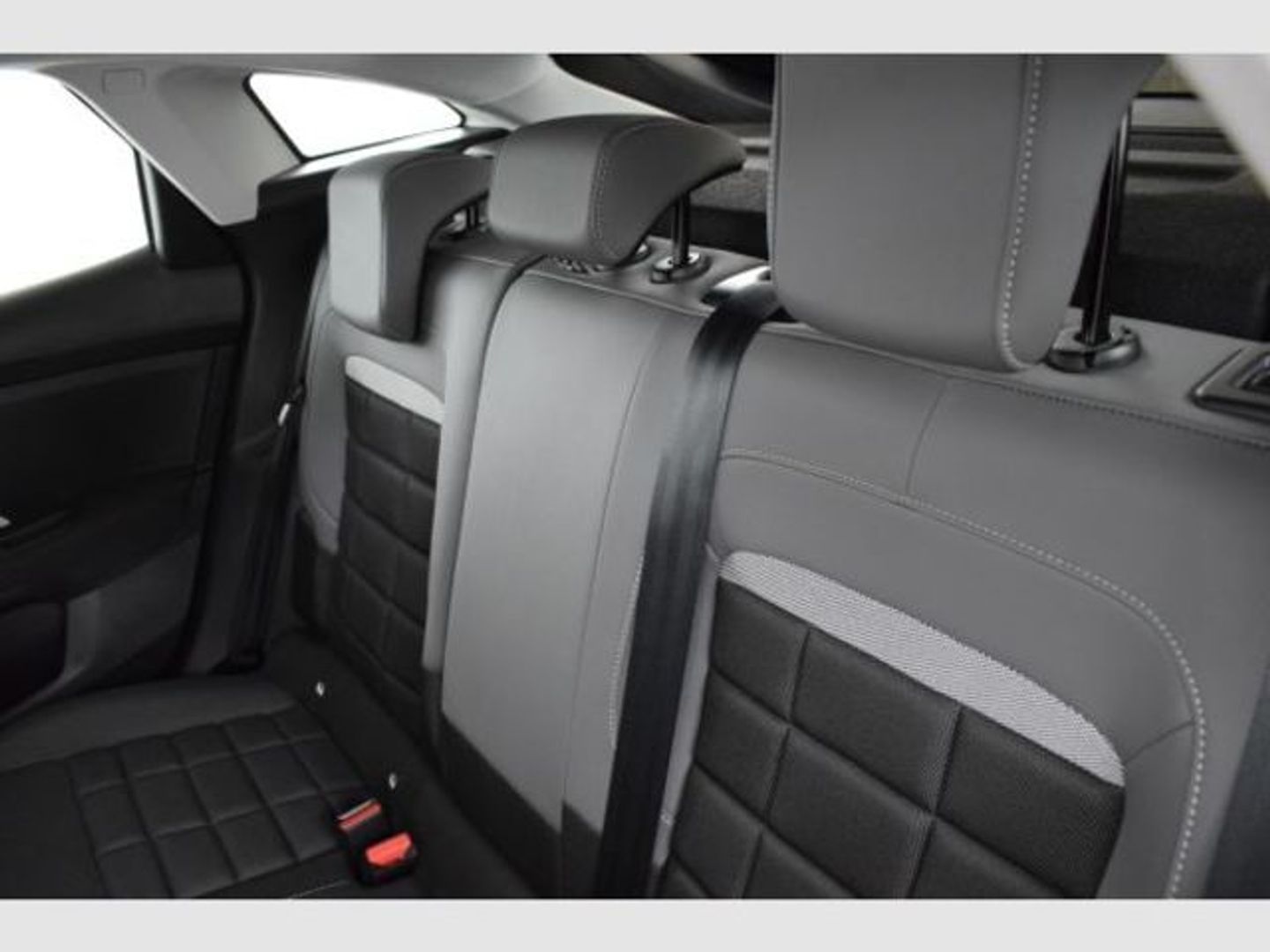 Citroen C4 Hybrid 136 e-DCS6 Business Edition 100 kW (136 CV)