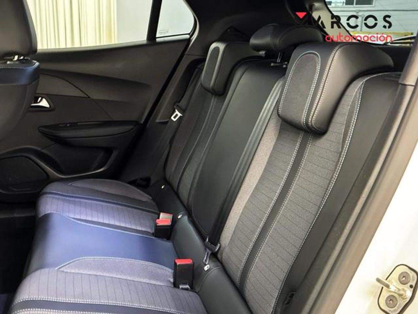 Peugeot e-2008 Eléctrico Allure Pack 100 kW (136 CV)