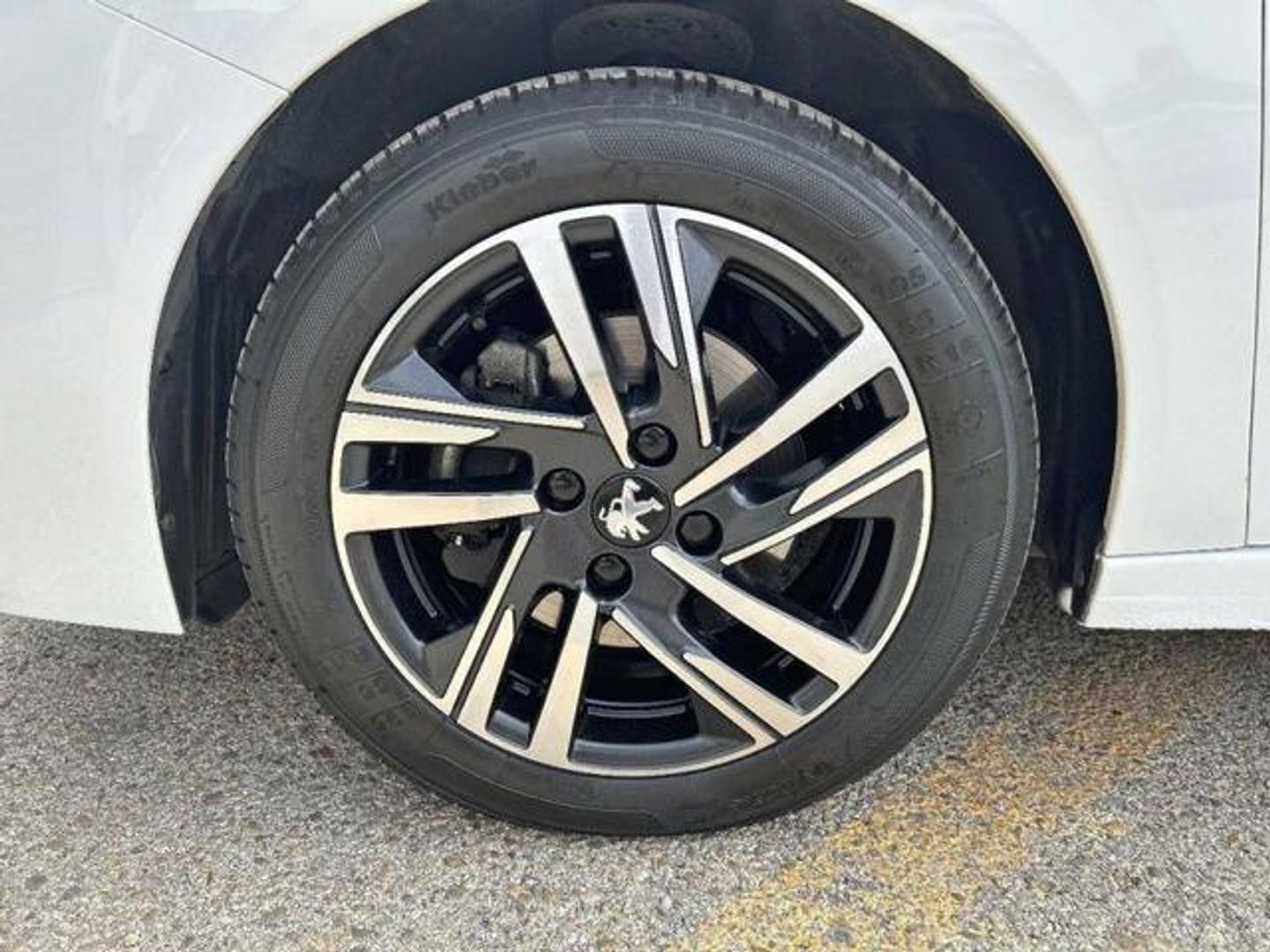 Peugeot 208 PureTech 100 Allure 75 kW (100 CV)