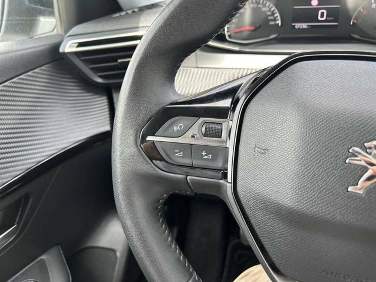 Peugeot 208 PureTech 100 Allure 75 kW (100 CV)