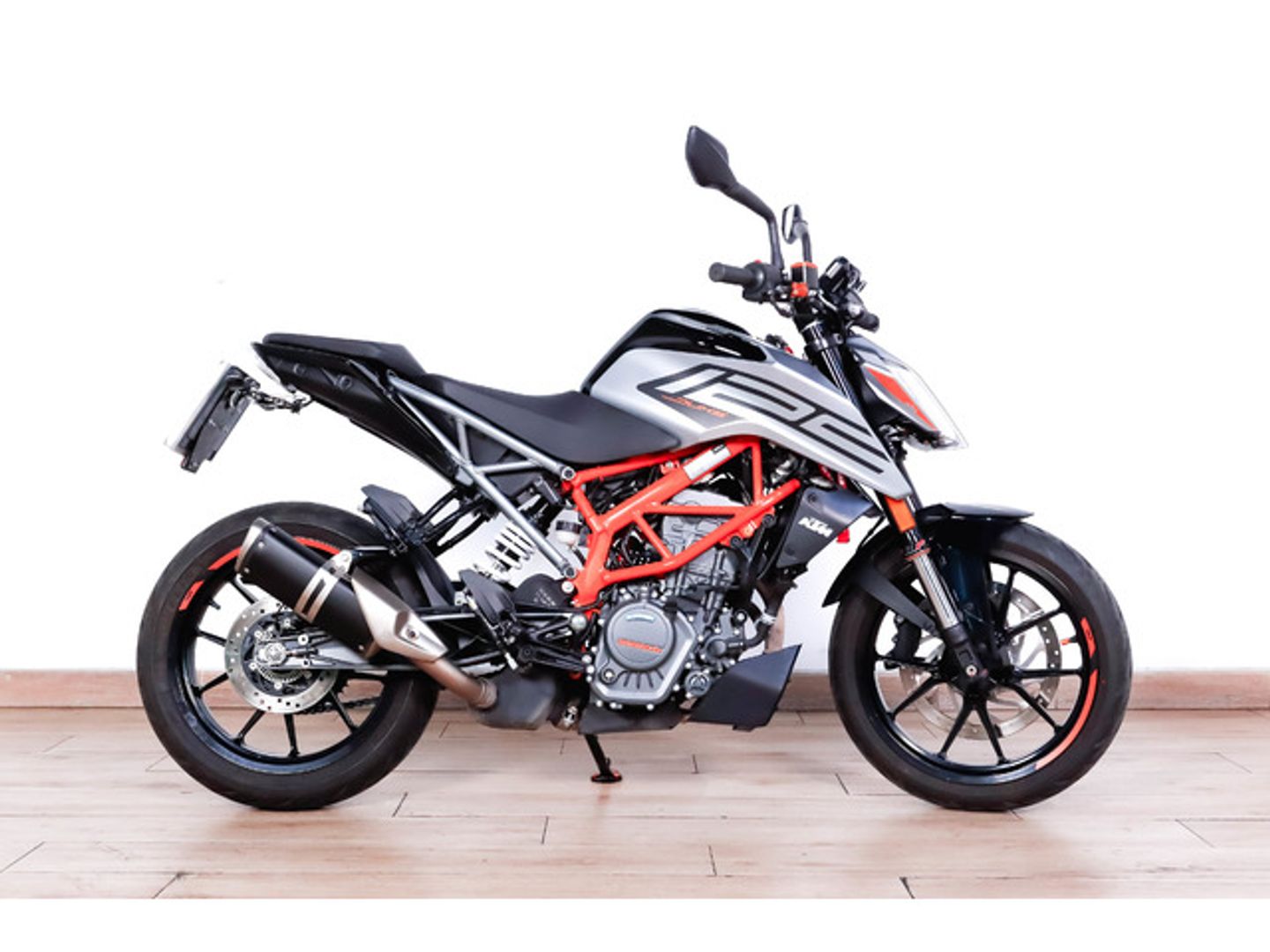 KTM Duke 125 Gris Motorcycle
