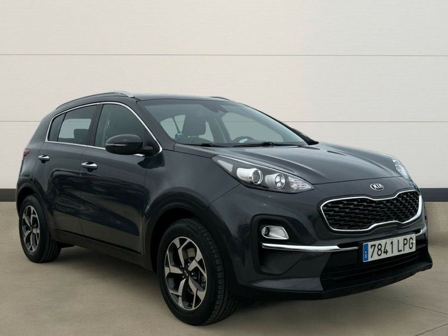 Kia Sportage 1.6 CRDi MHEV Drive Plus 4x2 100 kW (136 CV) Gris oscuro SUV