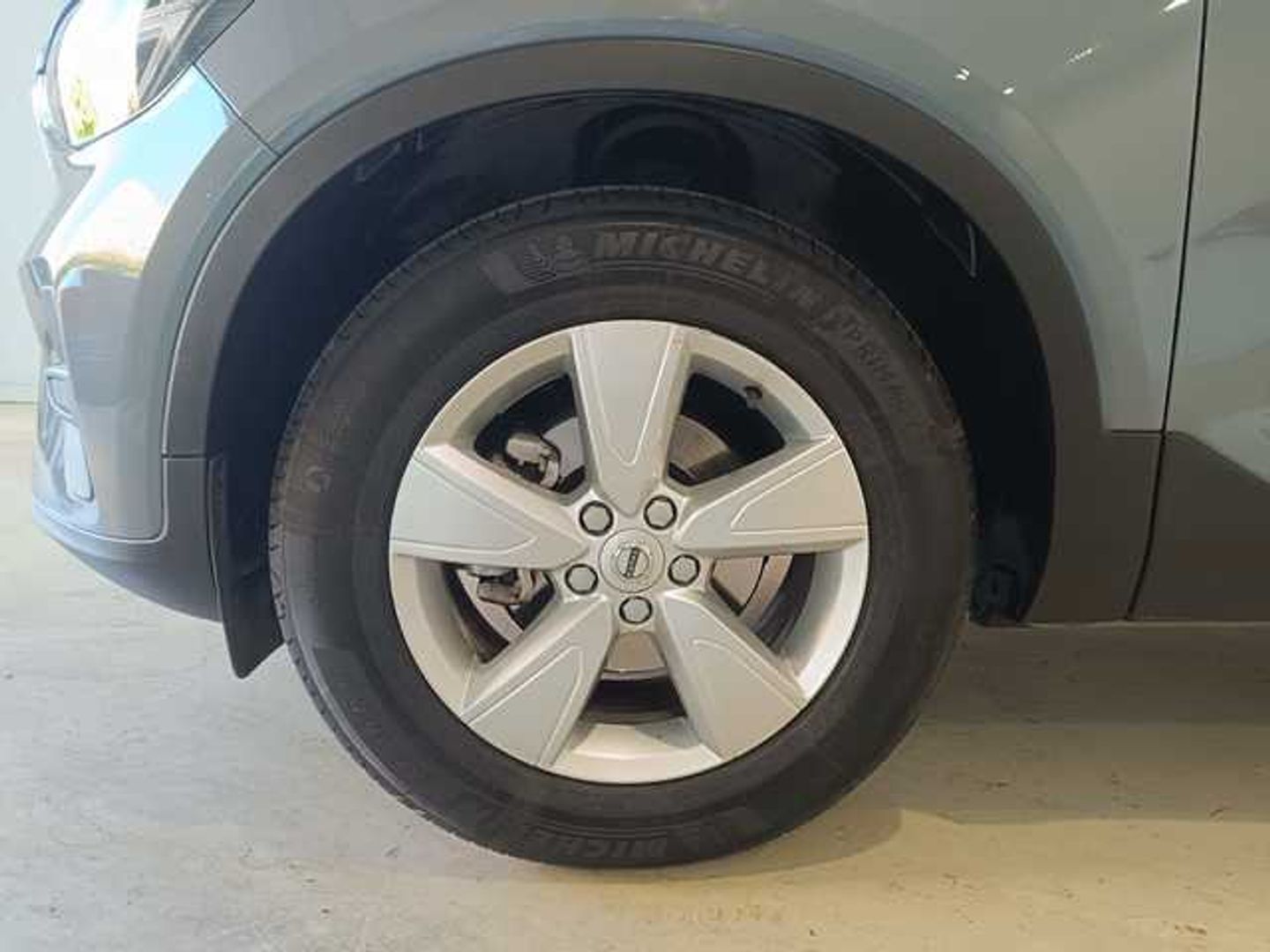 Volvo XC40 T2 Essential Auto 95 kW (129 CV)
