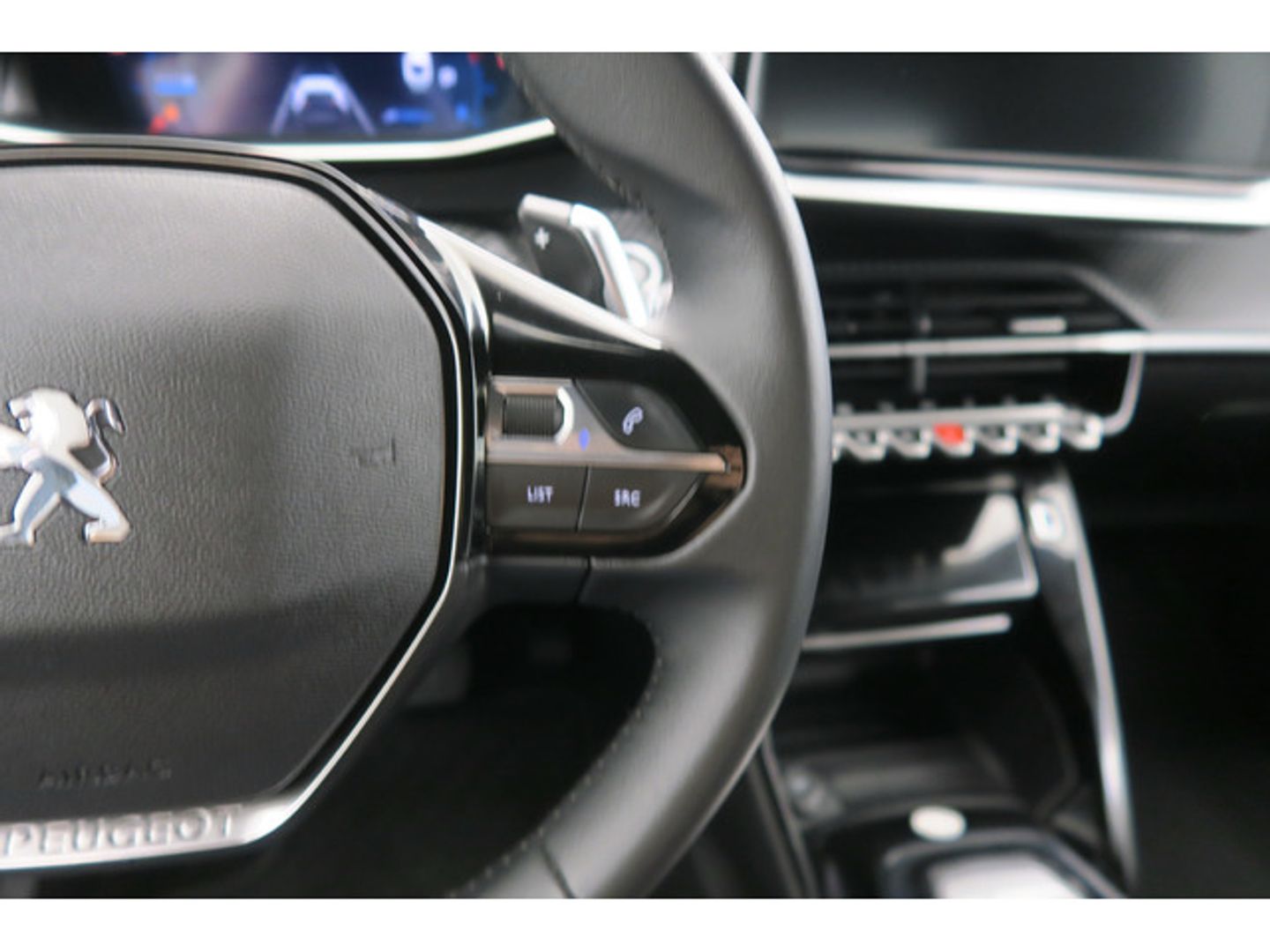 Peugeot 2008 BlueHDi 130 S&S Allure Pack EAT8 96 kW (130 CV)