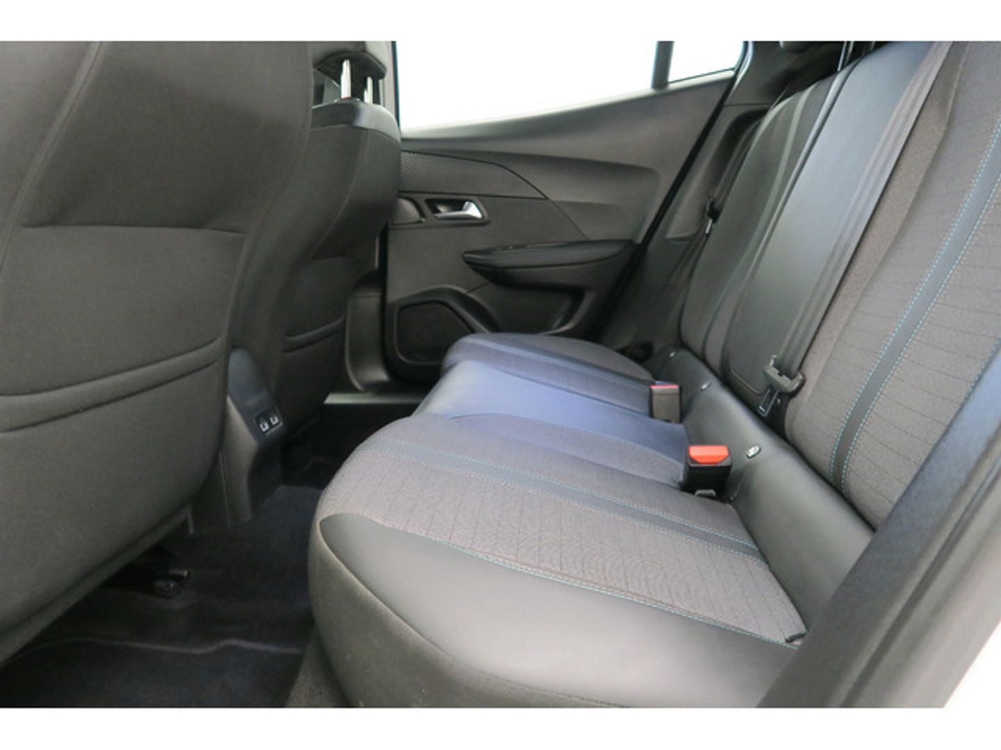 Peugeot 2008 BlueHDi 130 S&S Allure Pack EAT8 96 kW (130 CV)