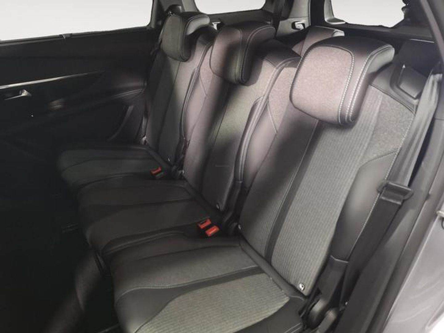 Peugeot 5008 Hybrid 1.2 Allure Pack eDCS6 100 kW (136 CV)