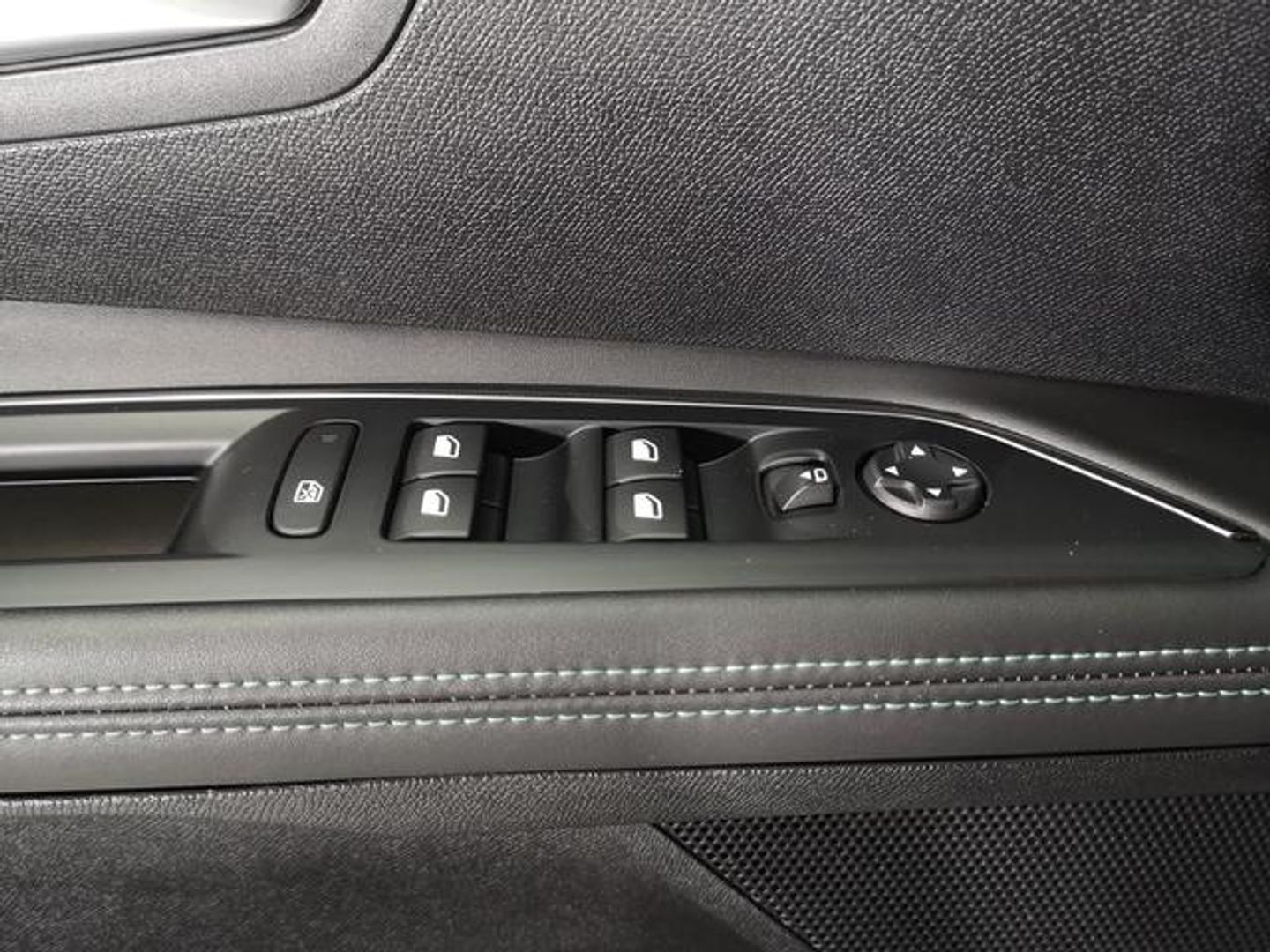 Peugeot 5008 Hybrid 1.2 Allure Pack eDCS6 100 kW (136 CV)