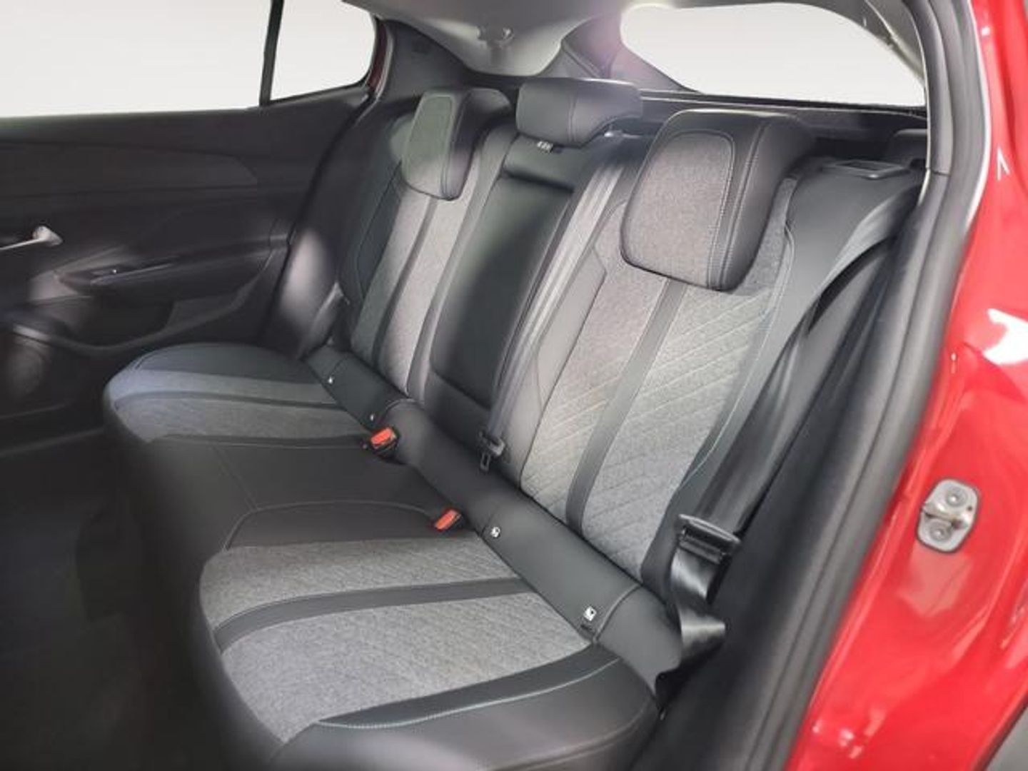 Peugeot 408 Puretech 130 Allure EAT8 96 kW (130 CV)
