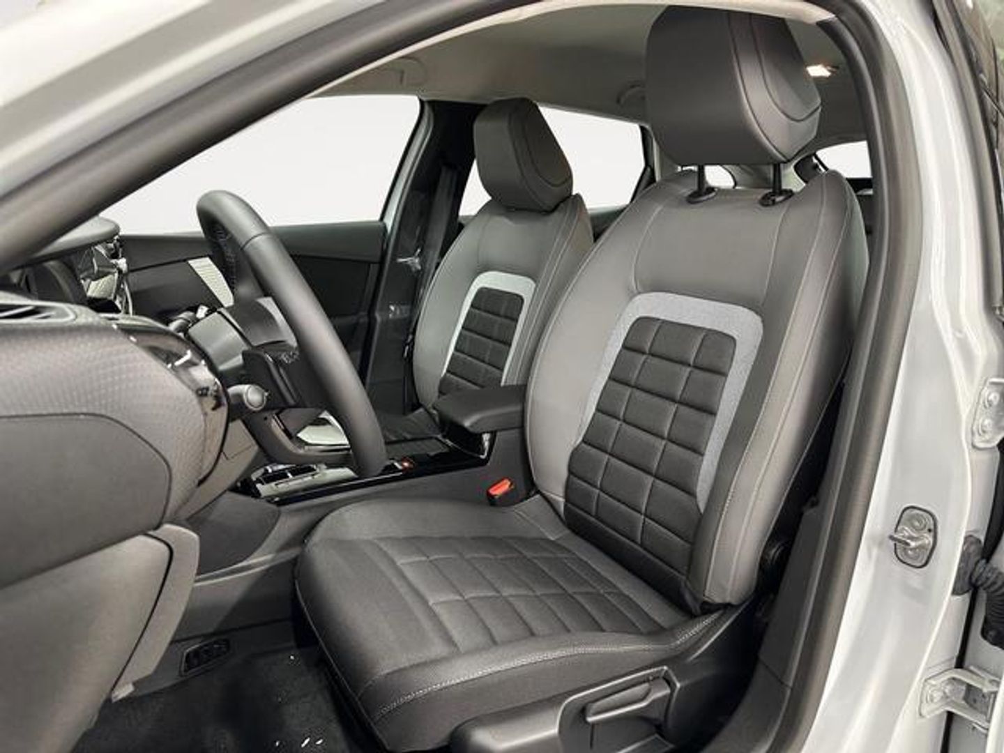 Citroen C4 Hybrid 136 e-DCS6 Business Edition 100 kW (136 CV)