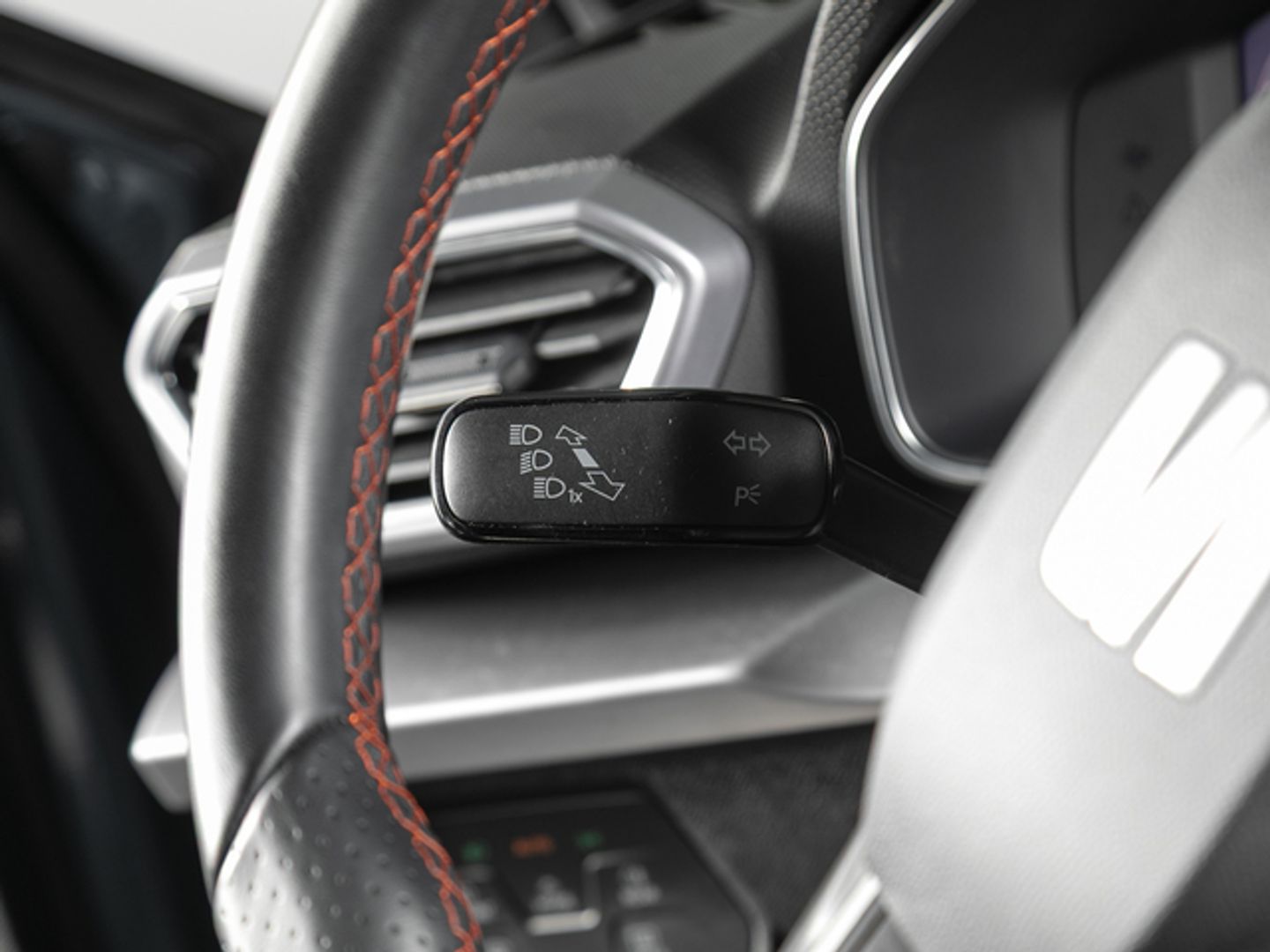 SEAT León 1.0 eTSI S&S FR 25 Aniversario DSG 81 kW (110 CV)