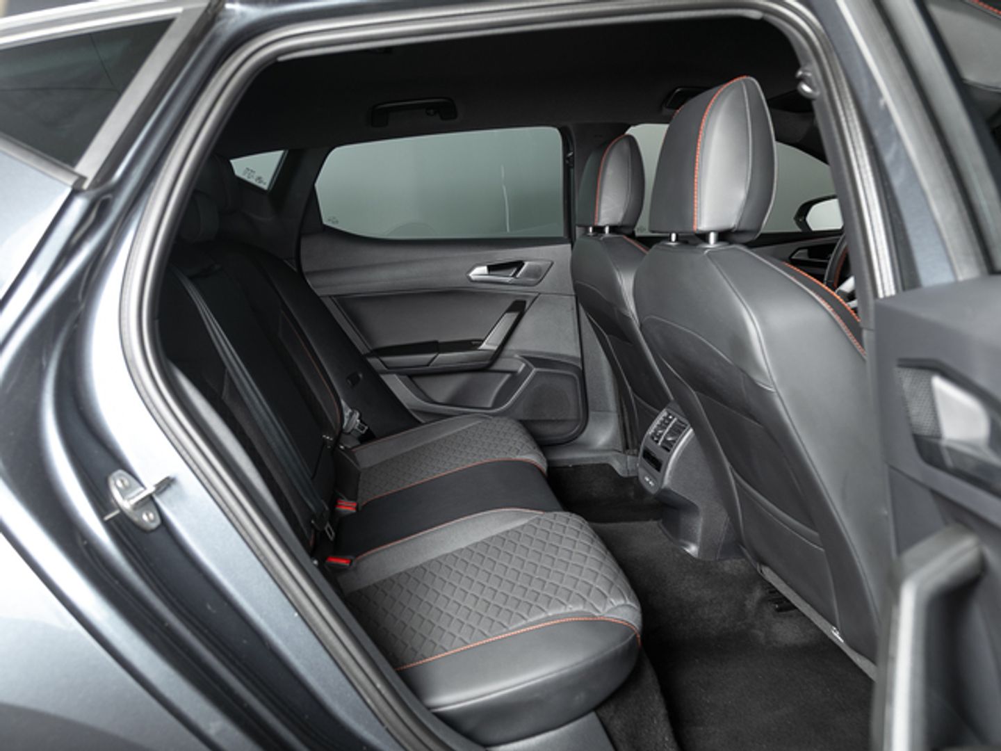 SEAT León 1.0 eTSI S&S FR 25 Aniversario DSG 81 kW (110 CV)