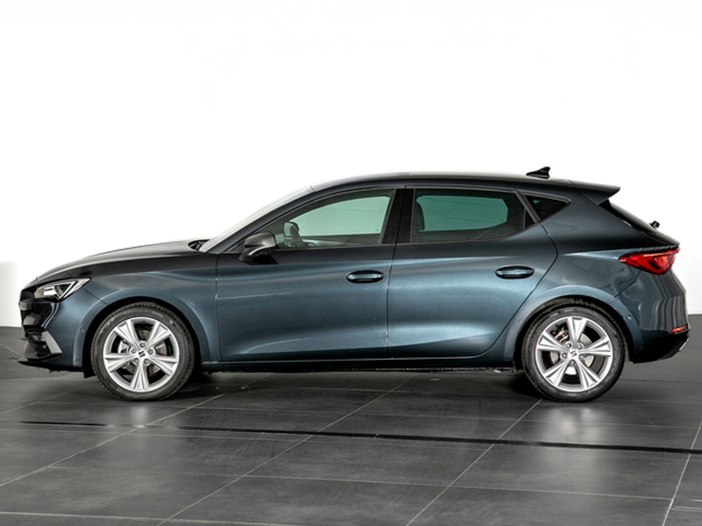 SEAT León 1.0 eTSI S&S FR 25 Aniversario DSG 81 kW (110 CV)