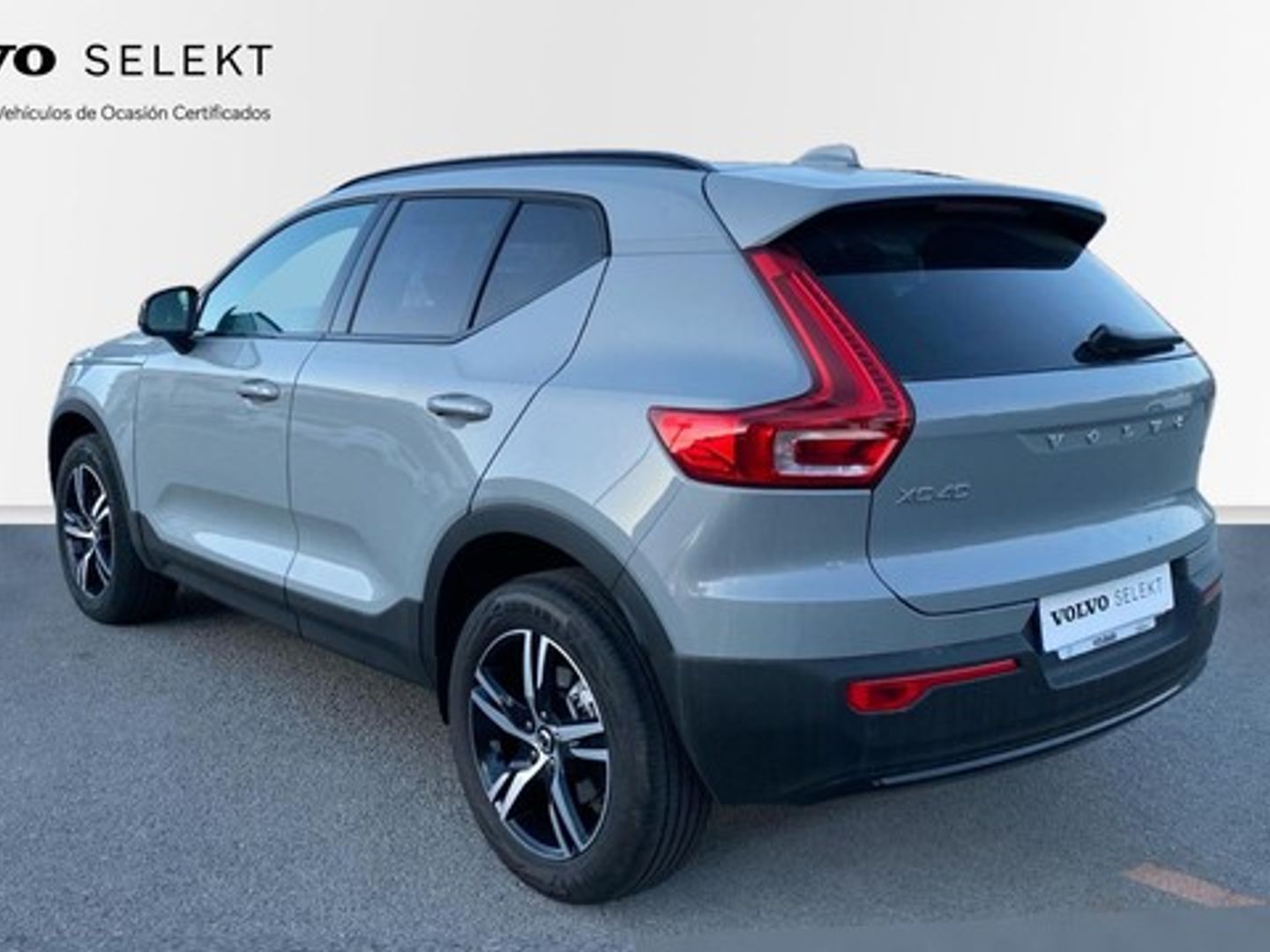 Volvo XC40 B3 G Plus Dark Auto 120 kW (163 CV)